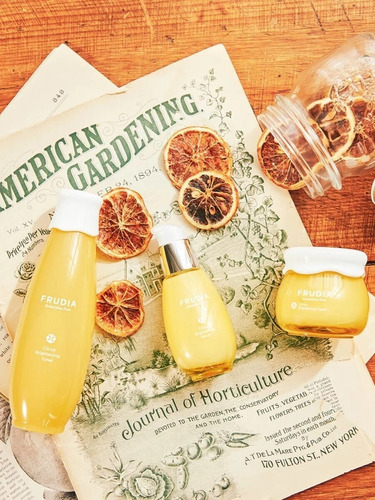 FRUDIA Тонер с цитрусом, придающий Сияние коже, Citrus Brightening, 195 мл