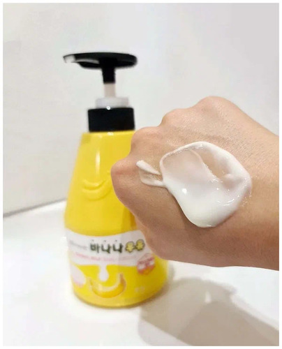 Welcos Kwailnara Banana Body Lotion, Лосьон для тела с банановым молоком 560 мл