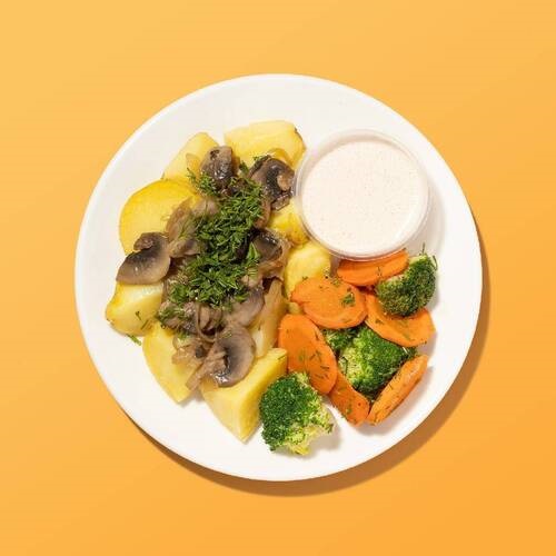 Tasty, Бэйби-картофель с грибами и луком, хрустящие брокколи и морковь, фирменный соус, 250 гр